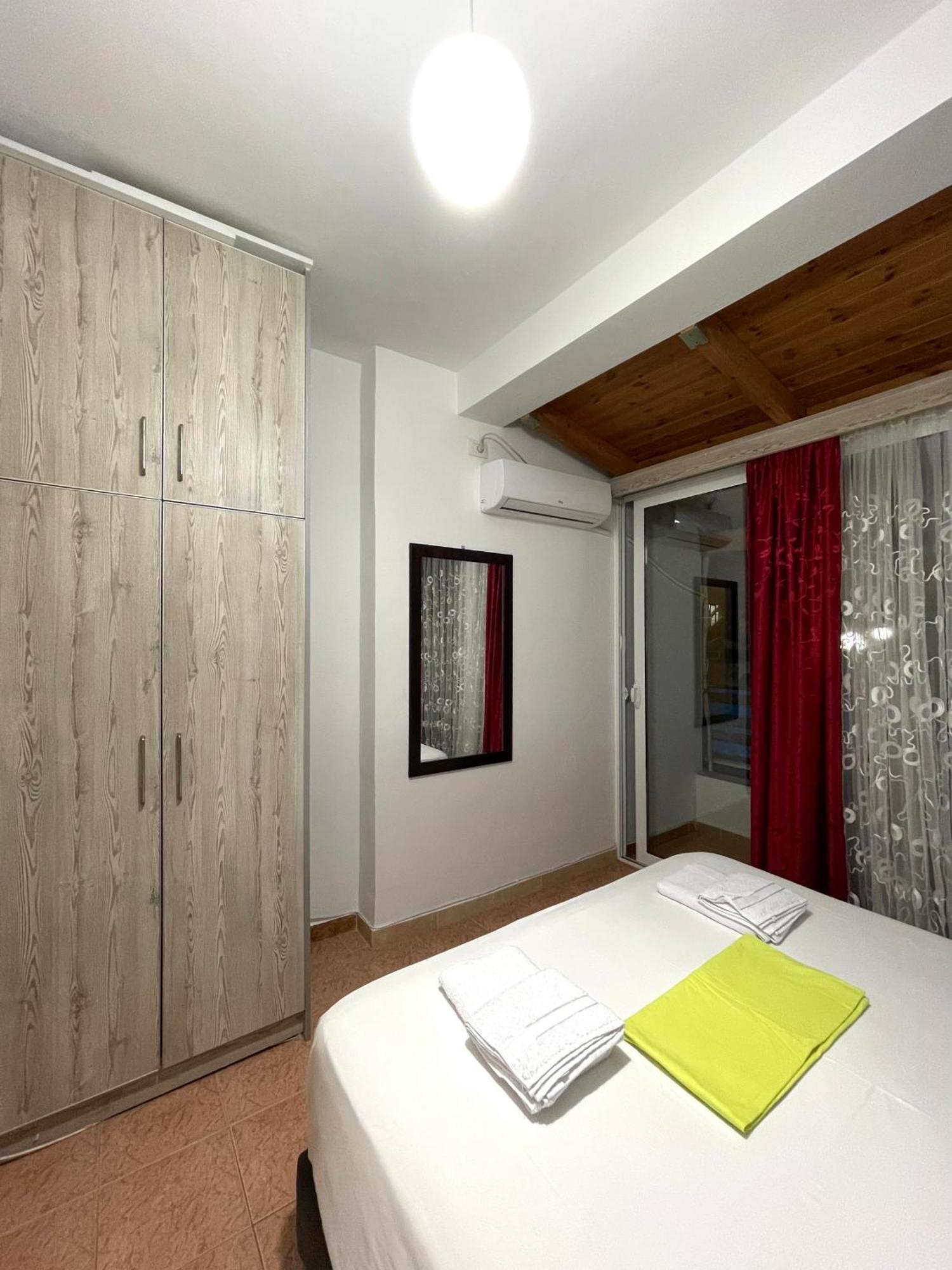 Apartments Monika Sarande Bagian luar foto