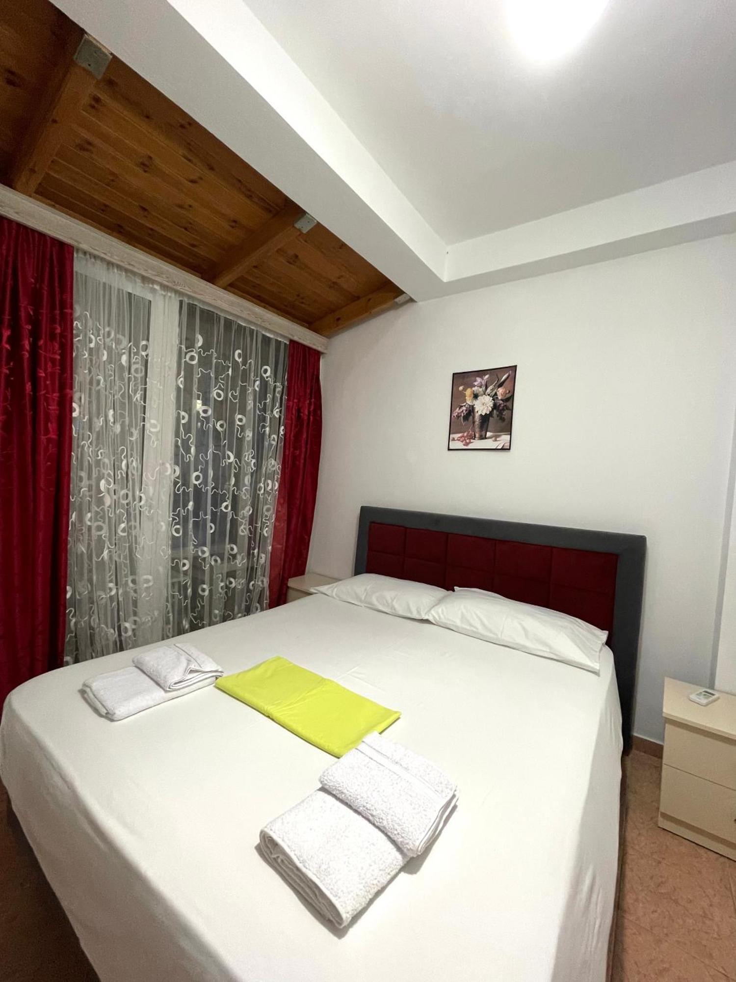 Apartments Monika Sarande Bagian luar foto