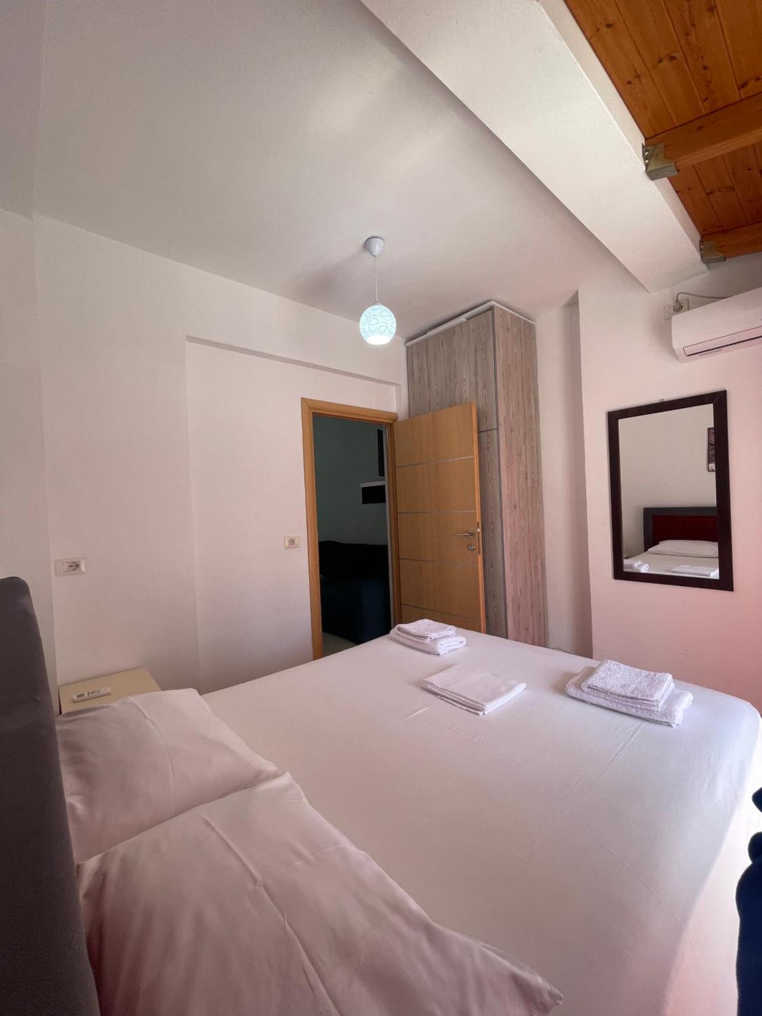 Apartments Monika Sarande Bagian luar foto